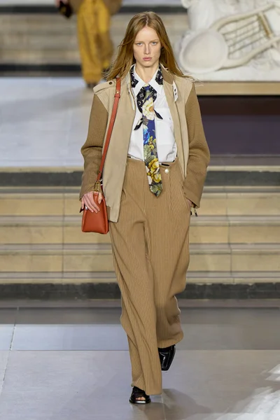 Look 3